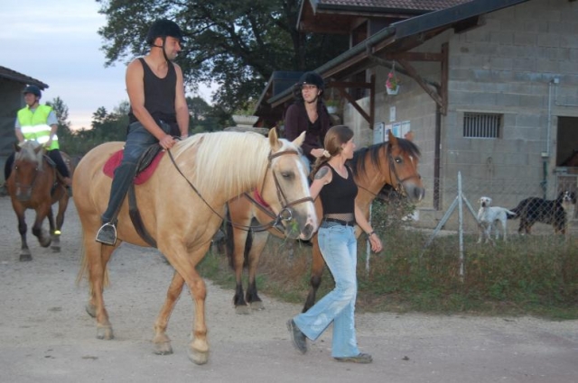  Paseo a caballo al anochecer